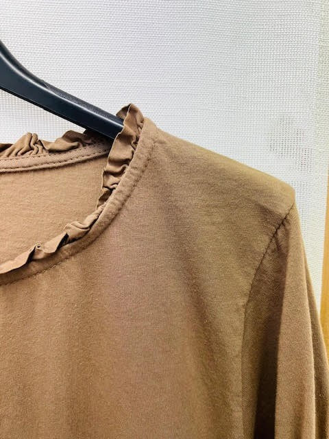 Camiseta Cuello Volante Camel