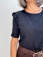 Camiseta Volante Hombro Negro