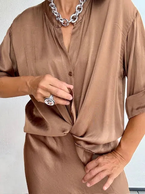 Blusa Satinada Camel