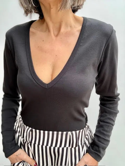 Camiseta Julia Negra