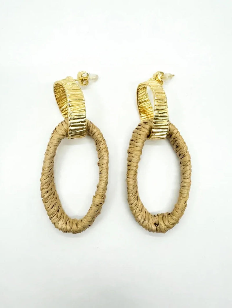 Aretes Ovalados Rafia y Metal Dorados