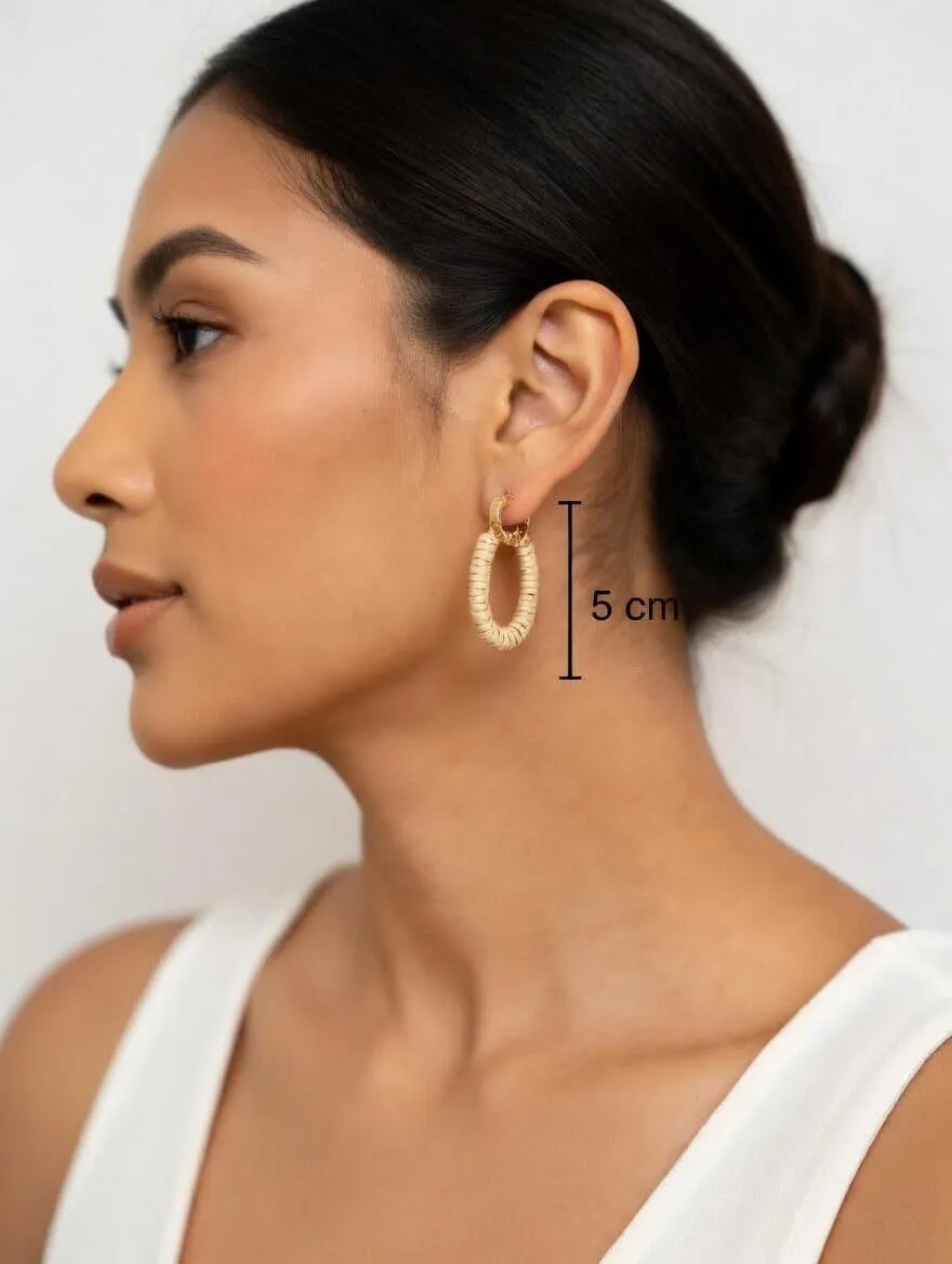 Aretes Ovalados Rafia y Metal Dorados