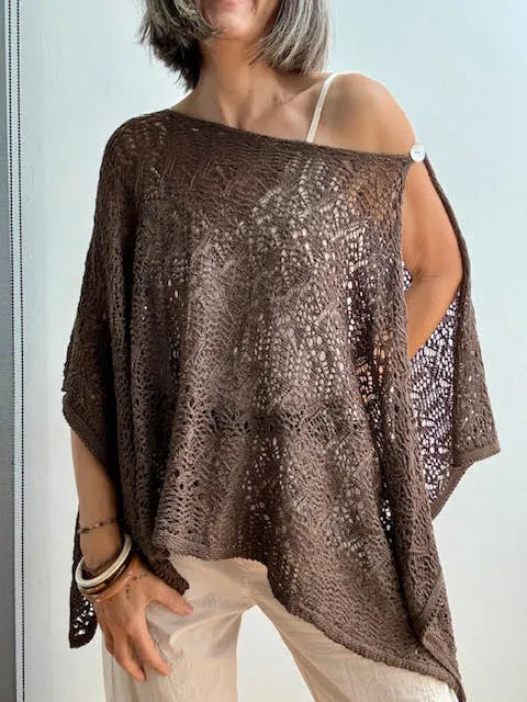 Poncho Chal Tejido Calado Marrón