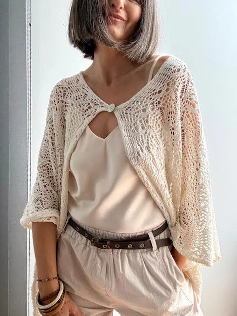 Poncho Chal Tejido Calado Beige