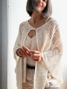 Poncho Chal Tejido Calado Beige