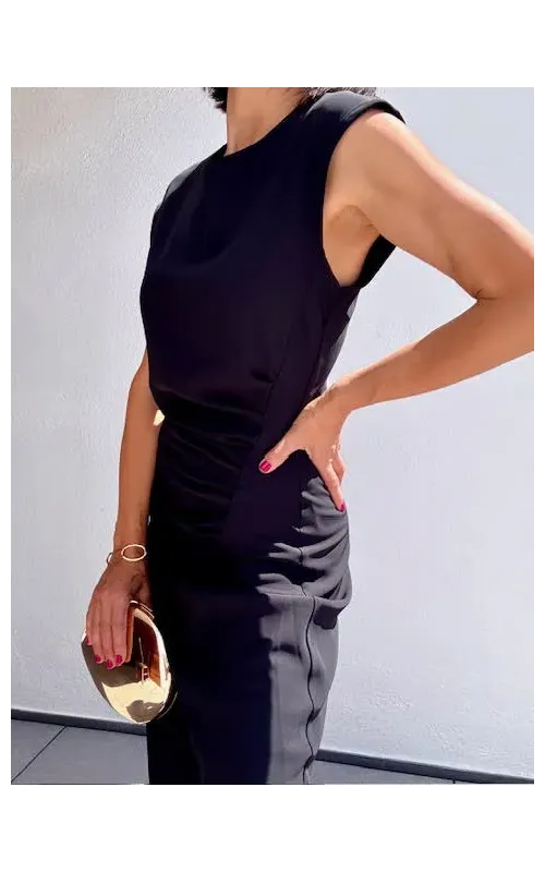 Vestido Negro Midi con Detalle Frontal