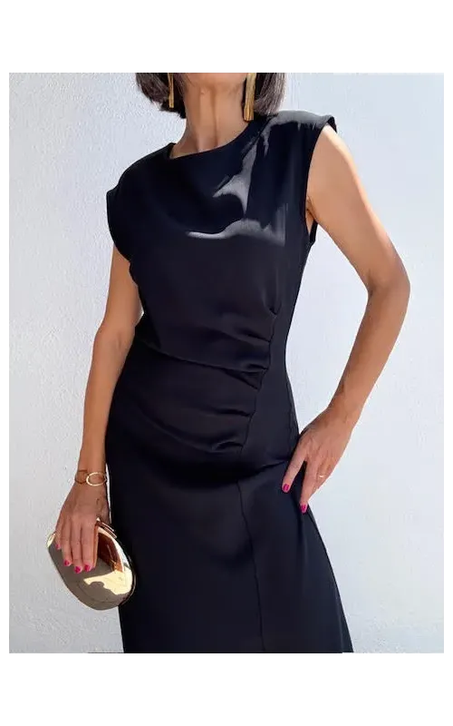 Vestido Negro Midi con Detalle Frontal