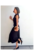 Vestido Negro Midi con Detalle Frontal