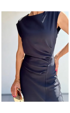 Vestido Negro Midi con Detalle Frontal