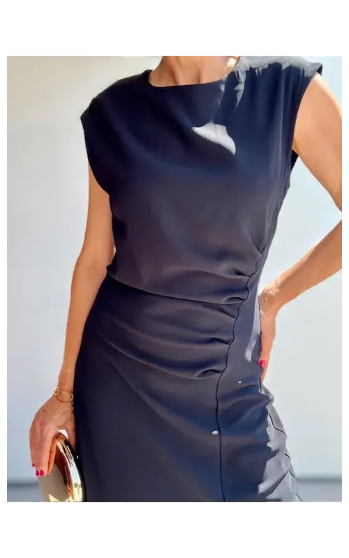Vestido Negro Midi con Detalle Frontal