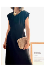 Vestido Negro Midi con Detalle Frontal