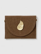 Bolso Cartera Tejido con Adorno Dorado Mate Marrón
