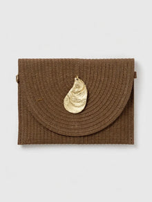 Bolso Cartera Tejido con Adorno Dorado Mate Marrón