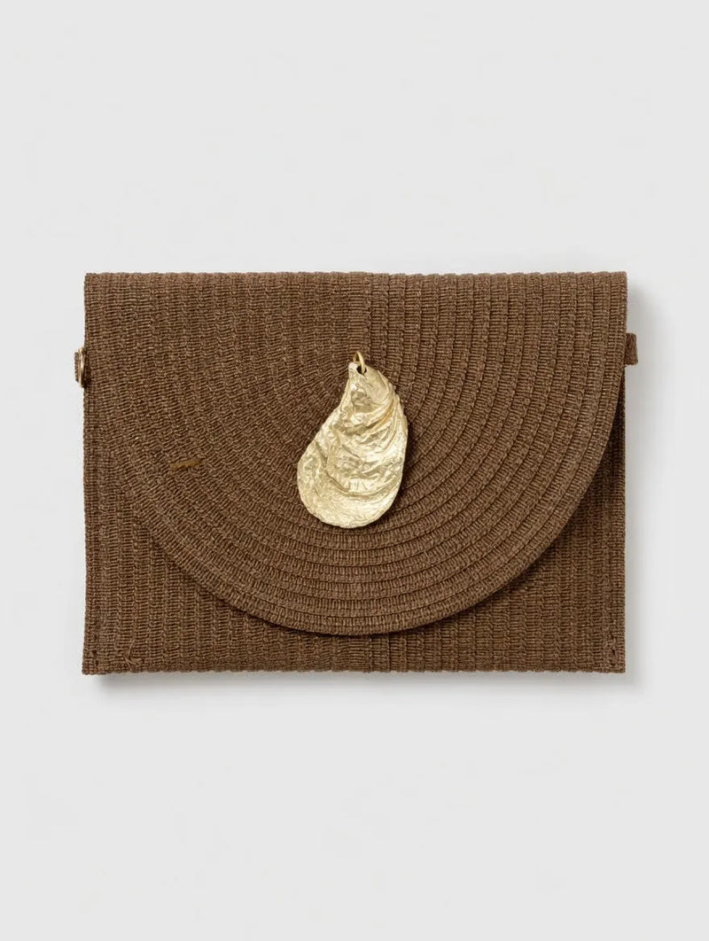 Bolso Cartera Tejido con Adorno Dorado Mate Marrón