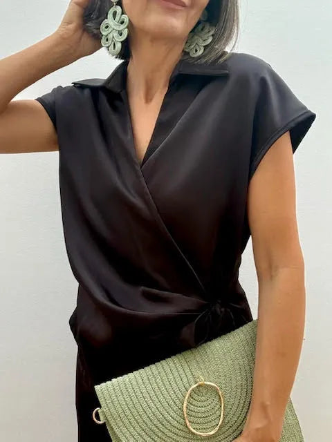 Blusa Satinada  Cruzada Negro