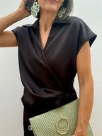 Blusa Satinada  Cruzada Negro