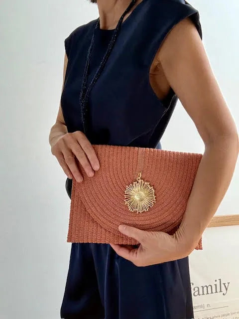 Bolso Cartera Tejido con Adorno Dorado Mate Caldera