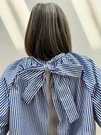 Blusa o Chaqueta Con Lazo Oversize Rayada Azul