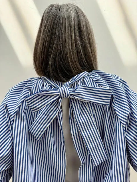 Blusa o Chaqueta Con Lazo Oversize Rayada Azul