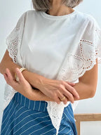 Camiseta Blanca con Mangas de Encaje