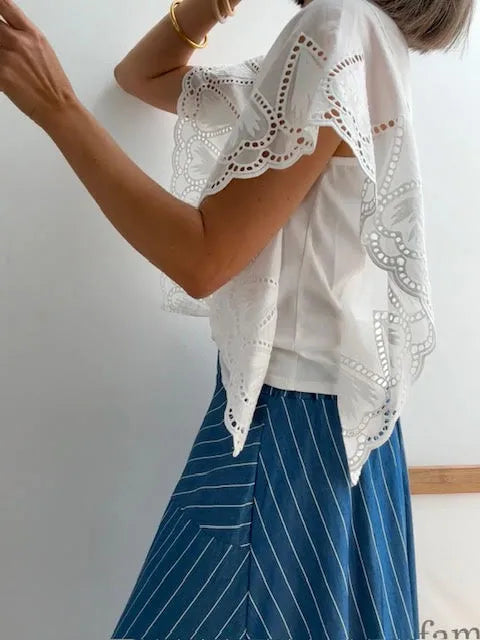 Camiseta Blanca con Mangas de Encaje