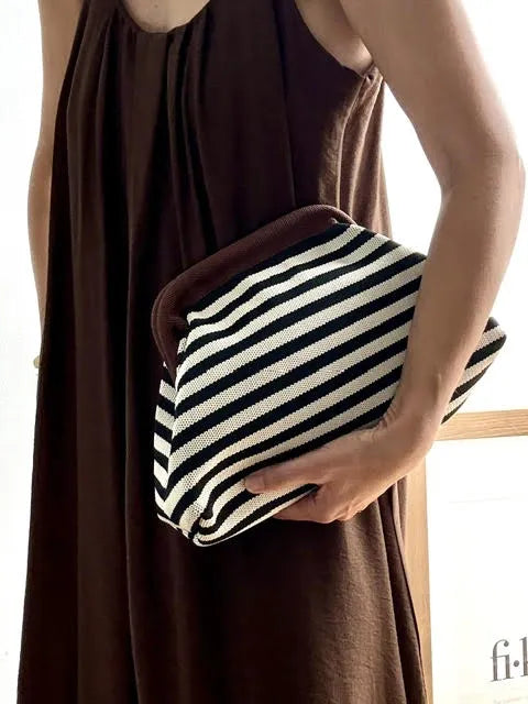 Clutch Rayas Negra