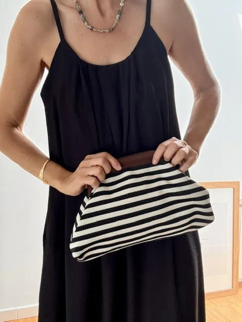 Clutch Rayas Negra