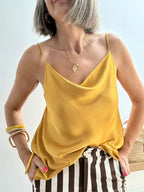 Top Satinado Escote Cortina Ocre