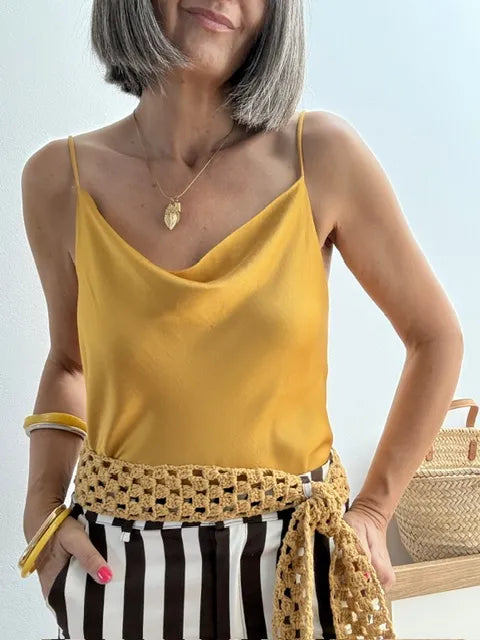 Top Satinado Escote Cortina Ocre