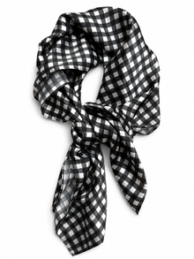 Pañuelo Estampando Vichy blanco y negro.