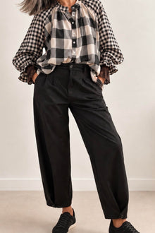 Pantalón Bajo Botón Negro
