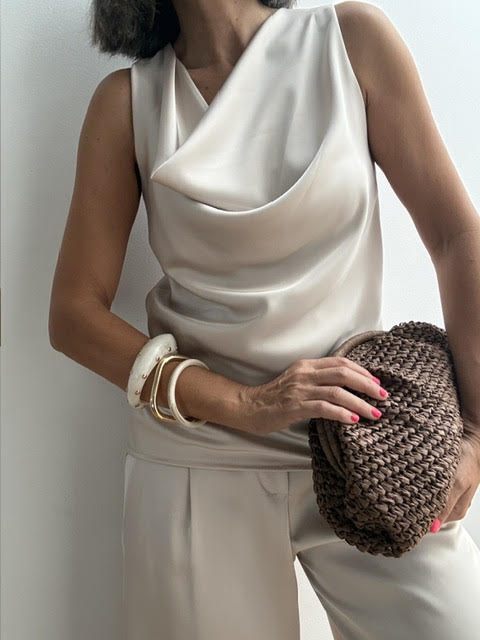 Top Satinado con Escote Drapeado Beige
