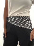 Pañuelo Estampando Vichy blanco y negro.