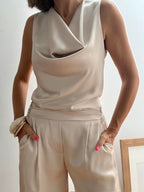 Top Satinado con Escote Drapeado Beige